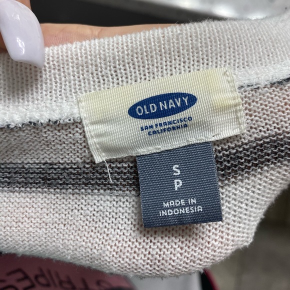 Black and White sweater - Picture 3 of 3